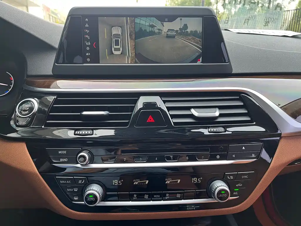 BMW 5 Series — миниатюра 13