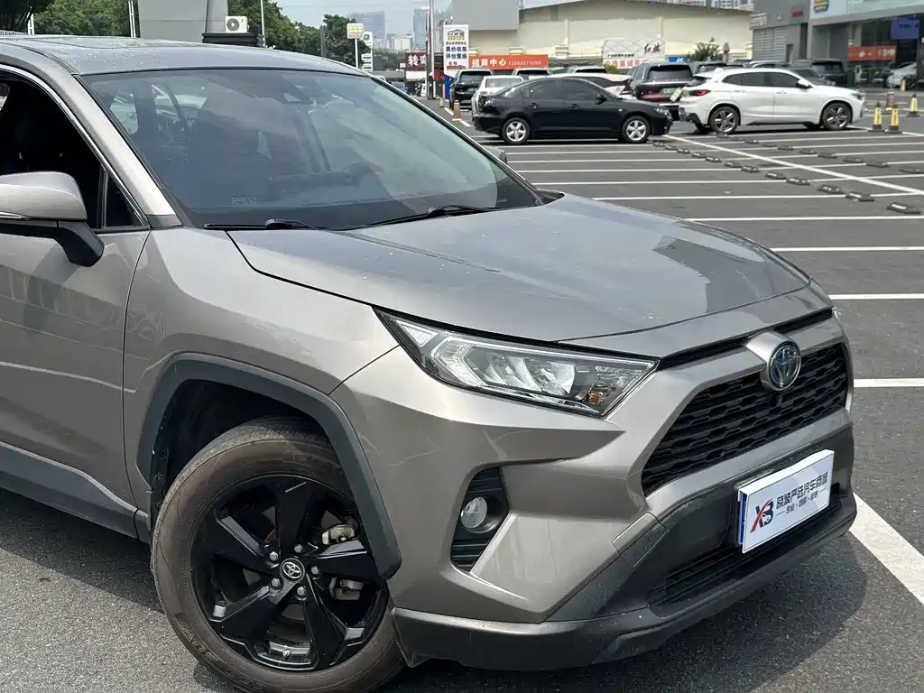 Toyota RAV4 — миниатюра 8