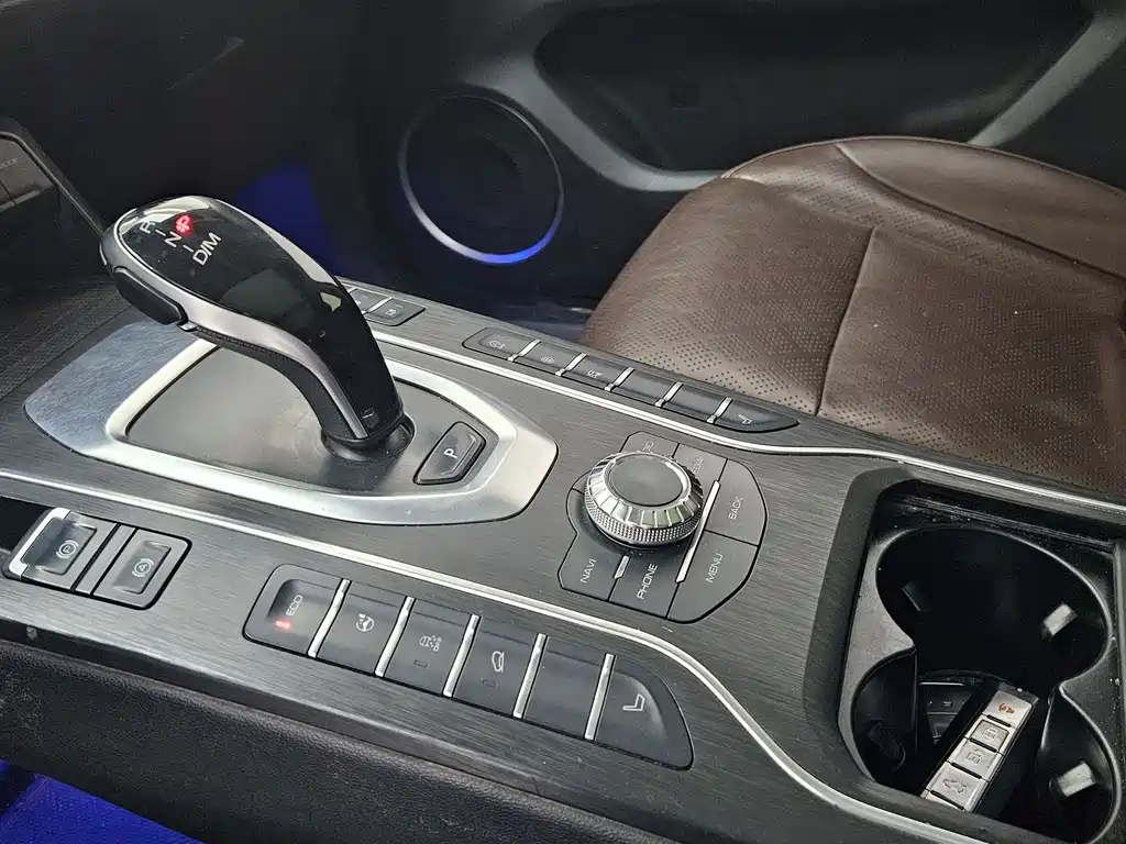 WEI PAI WEI BRAND VV6