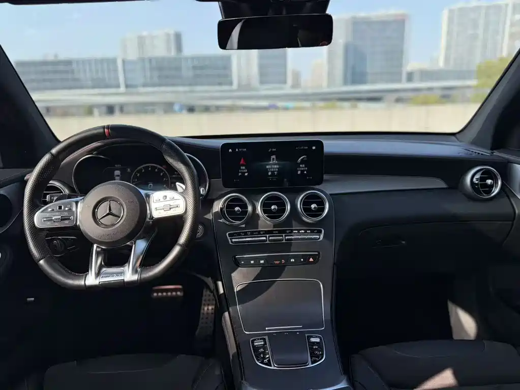 MERCEDES-BENZ GLC AMG