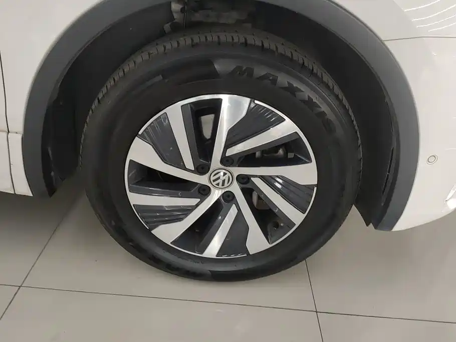 Volkswagen Tiguan L PHEV — миниатюра 6