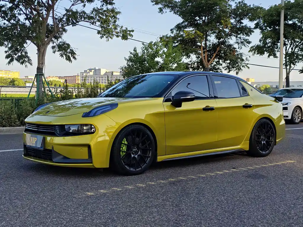 Lynk & Co 03