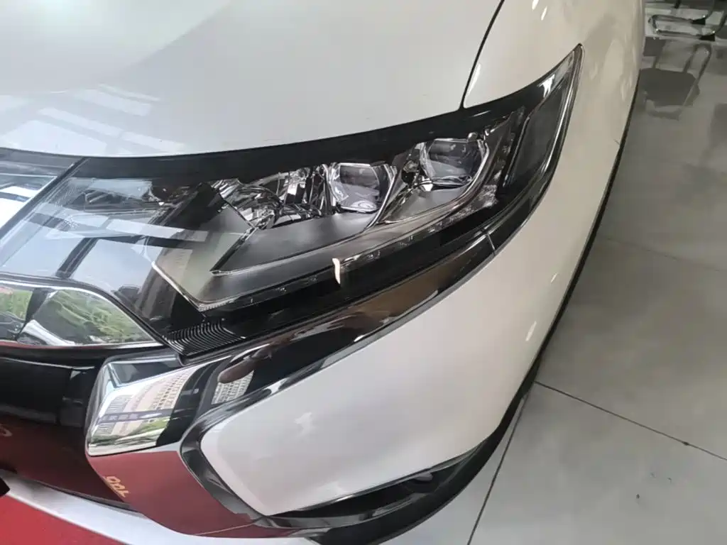 Mitsubishi Outlander — миниатюра 24