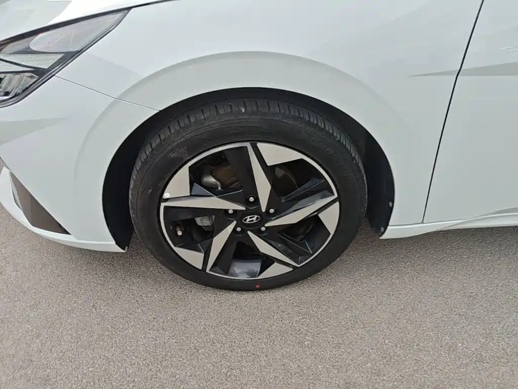 Hyundai Elantra — миниатюра 23