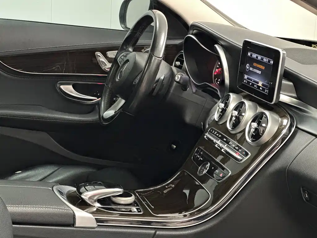 Mercedes-Benz C-Class — миниатюра 3