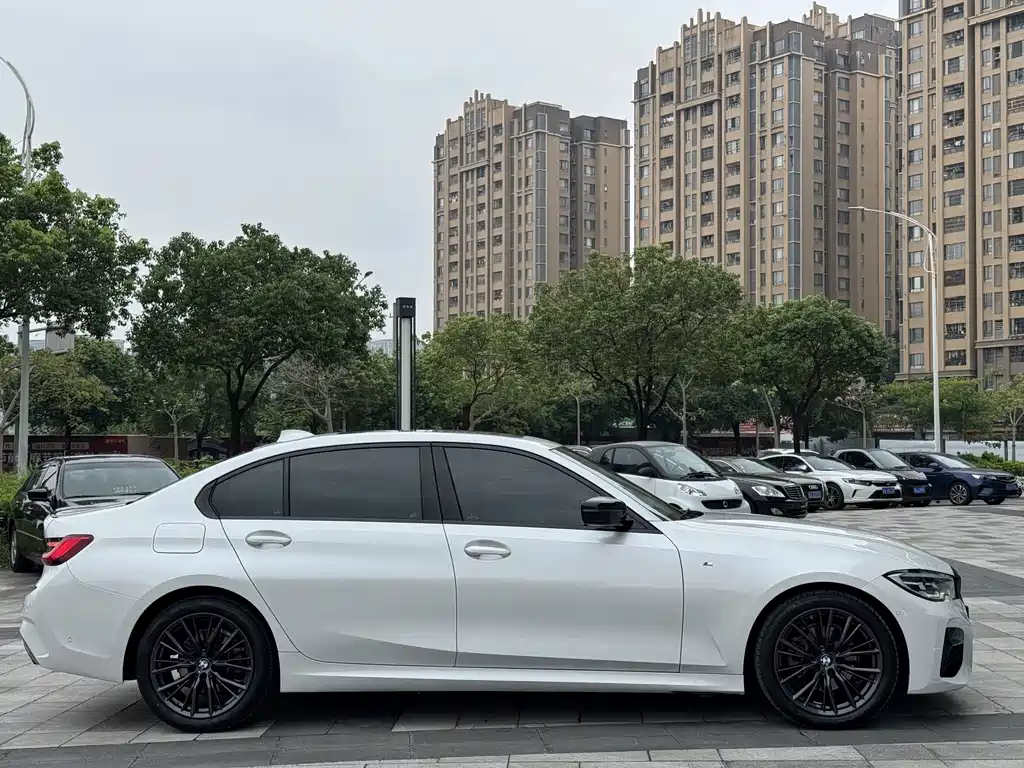 BMW 3 Series — миниатюра 8