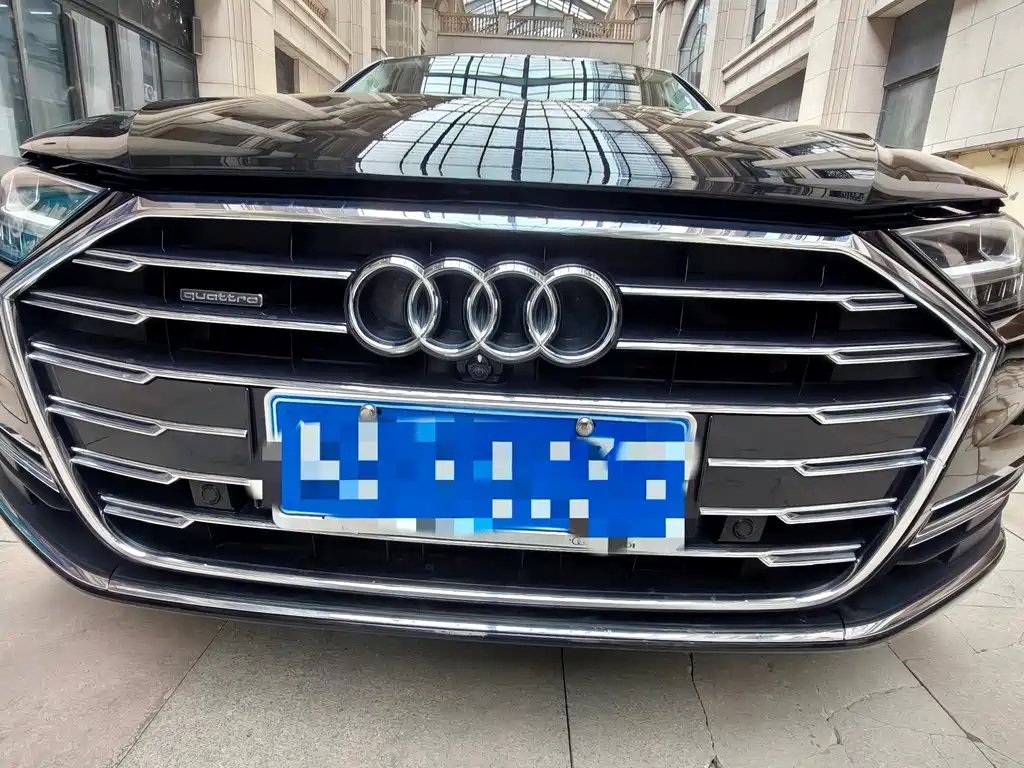 AUDI A8