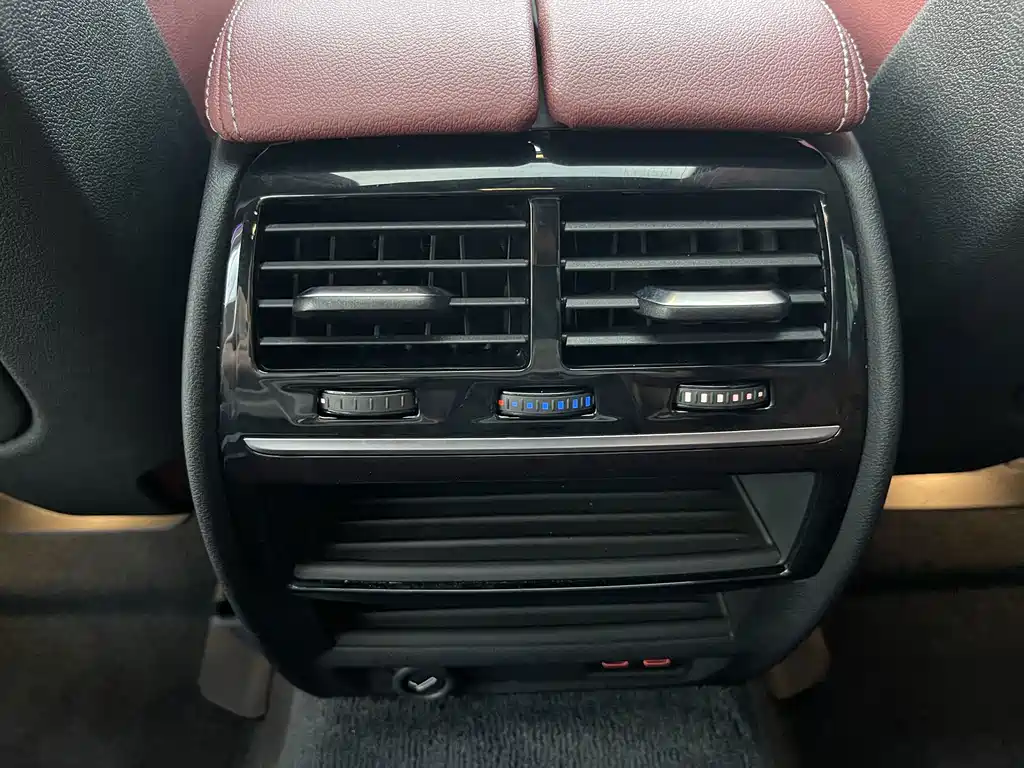 BMW 5 Series — миниатюра 19