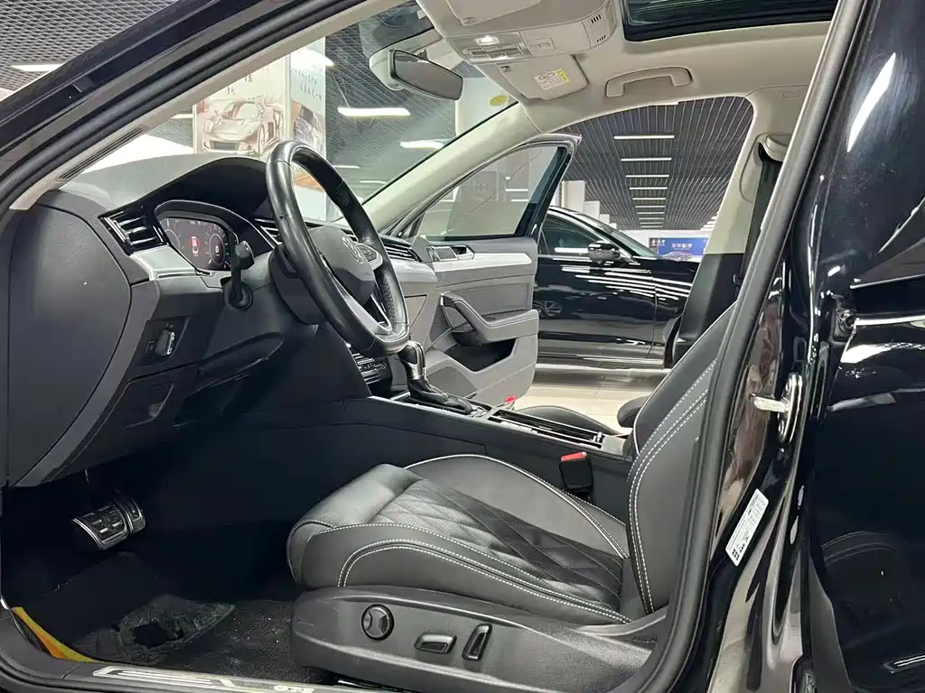 VOLKSWAGEN MAGOTAN GTE PLUG IN HYBRID