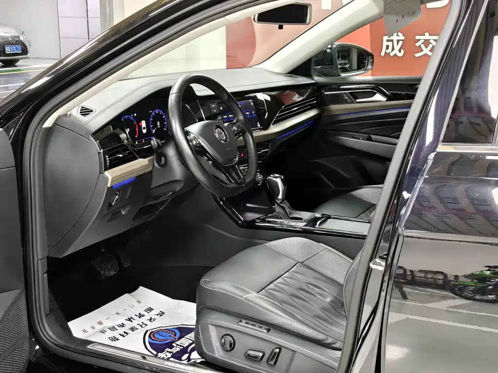 Volkswagen Passat 2019 330TSI Luxury VI