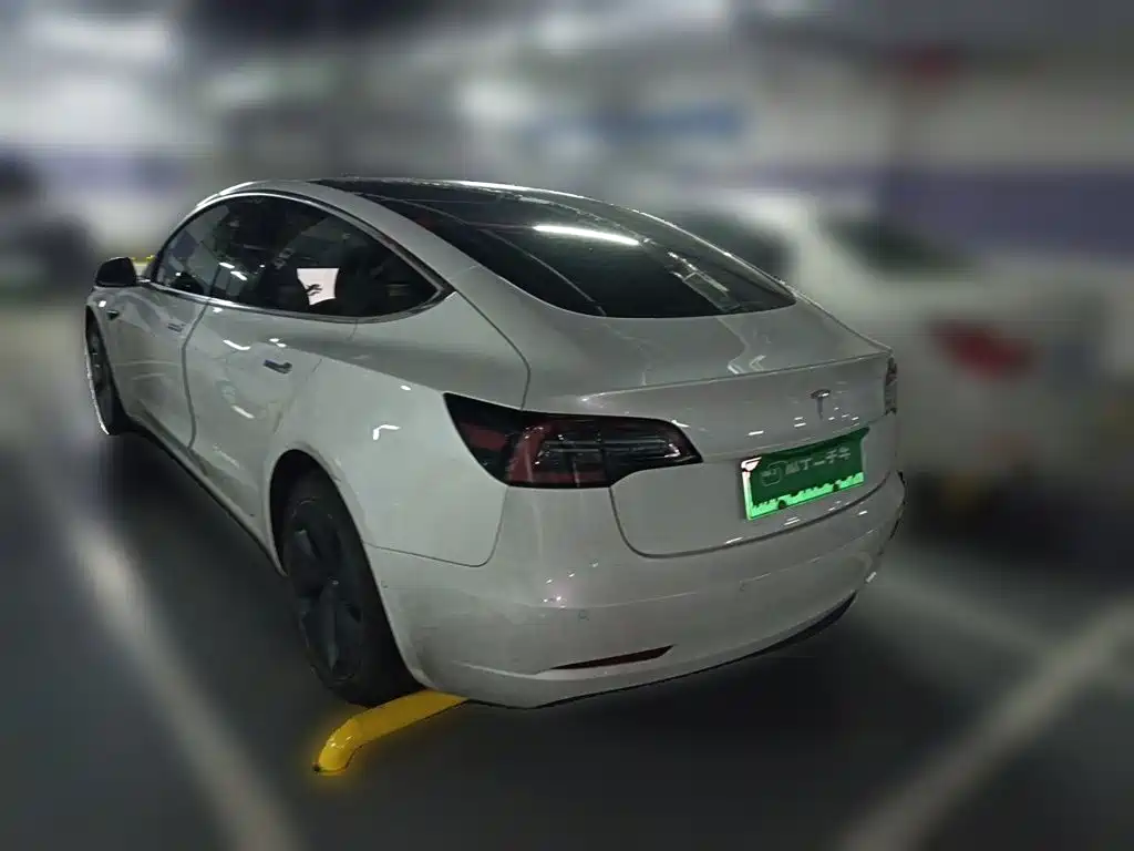 Tesla Model 3 — миниатюра 4