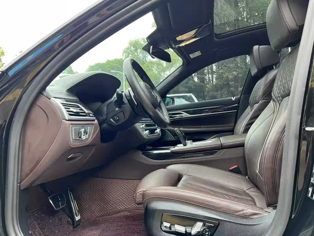 BMW 7 SERIES