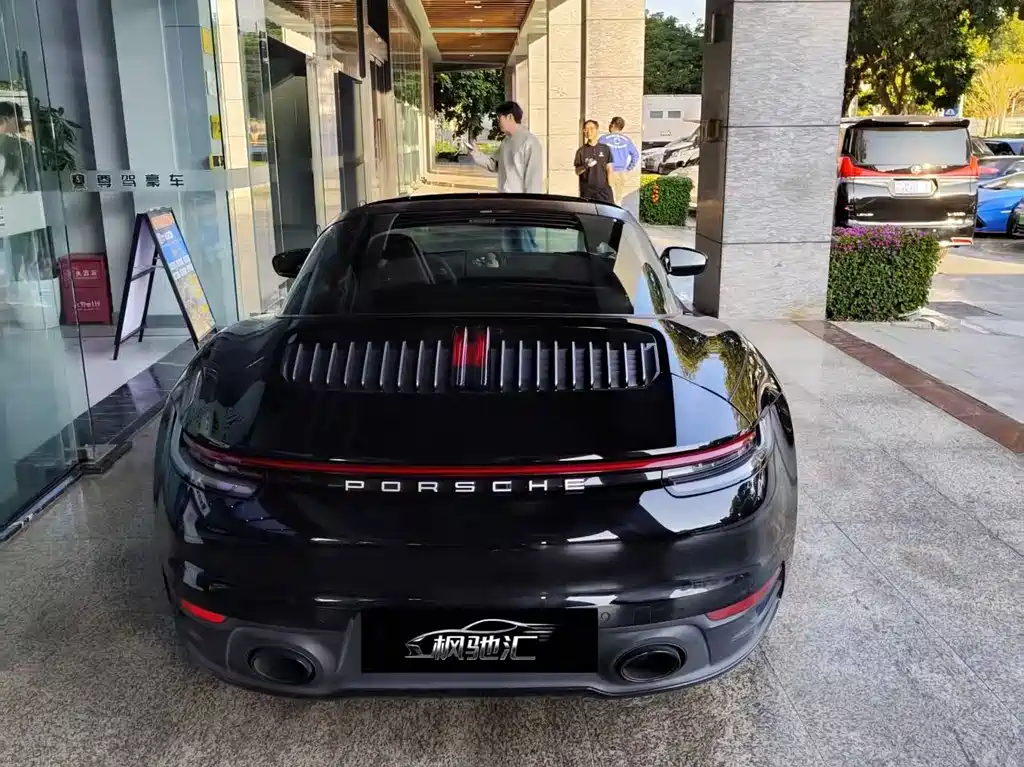 PORSCHE 911