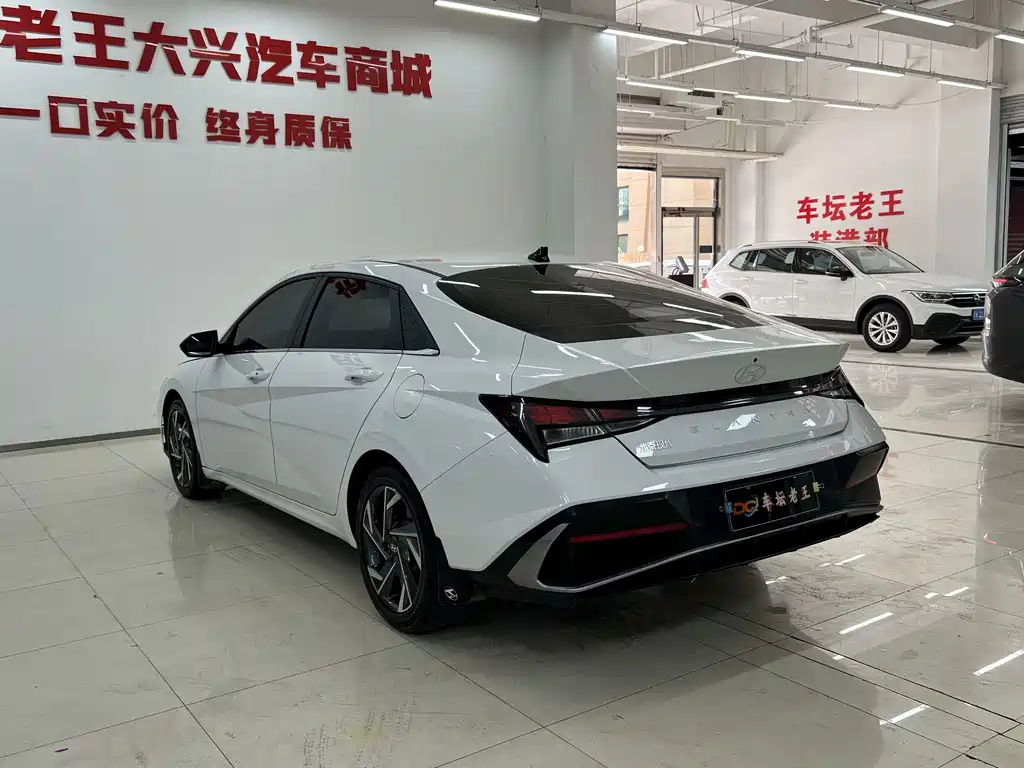 Hyundai Elantra — миниатюра 11