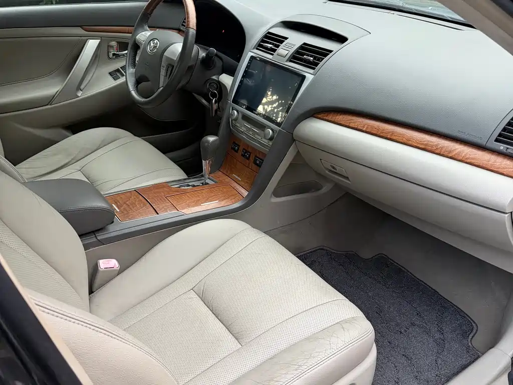 Toyota Camry — миниатюра 4