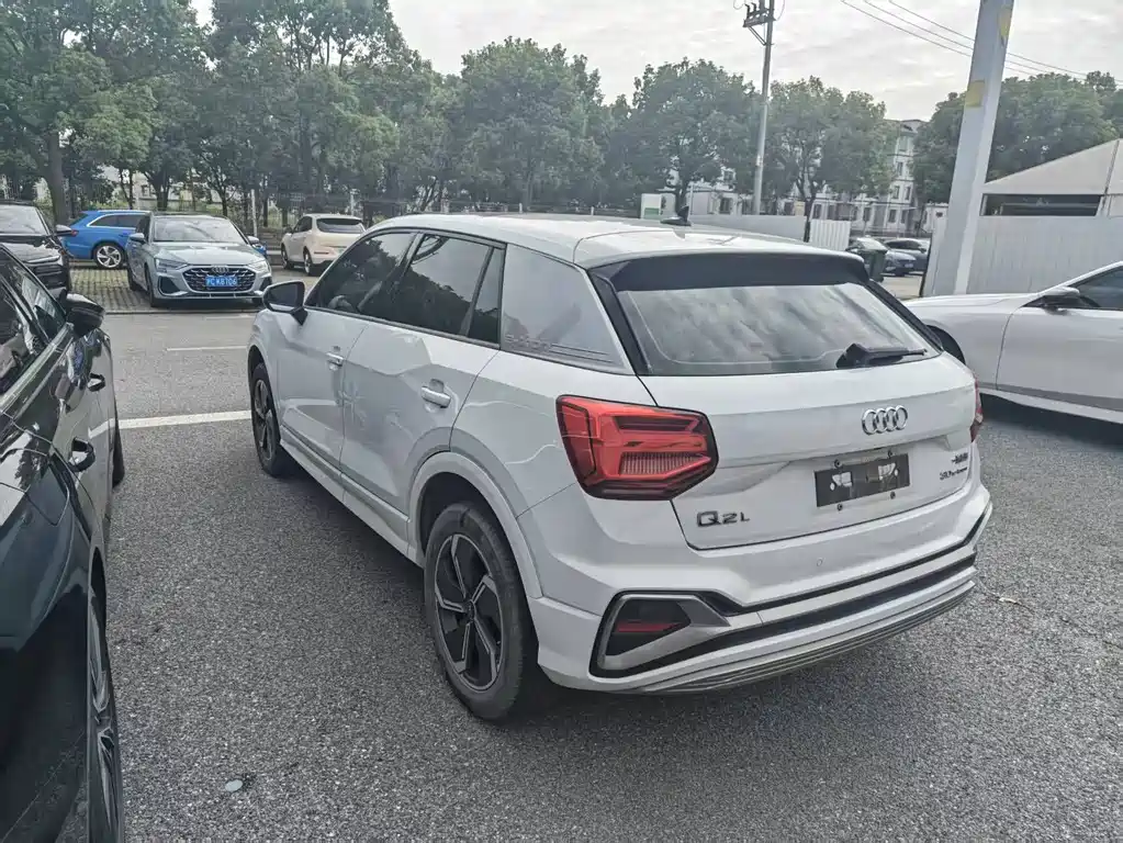 Audi Q2L e-tron — миниатюра 3