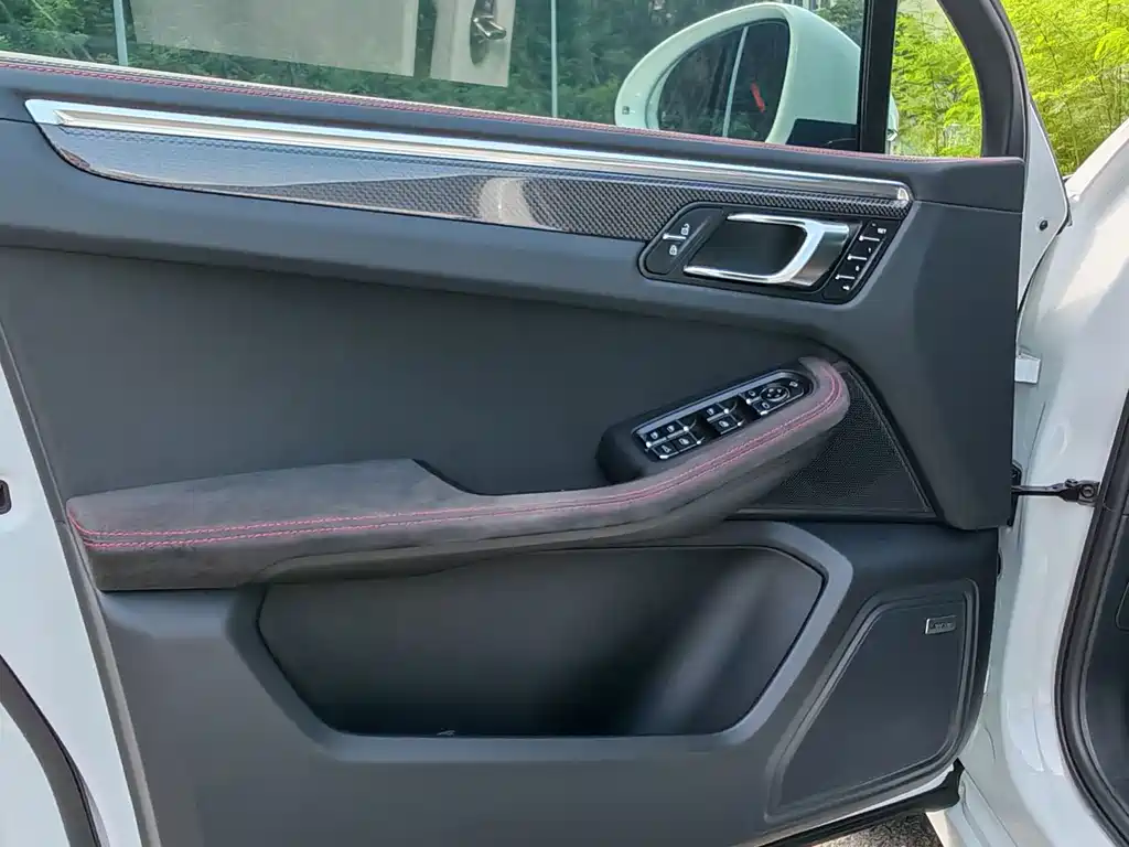 Porsche Macan — миниатюра 15
