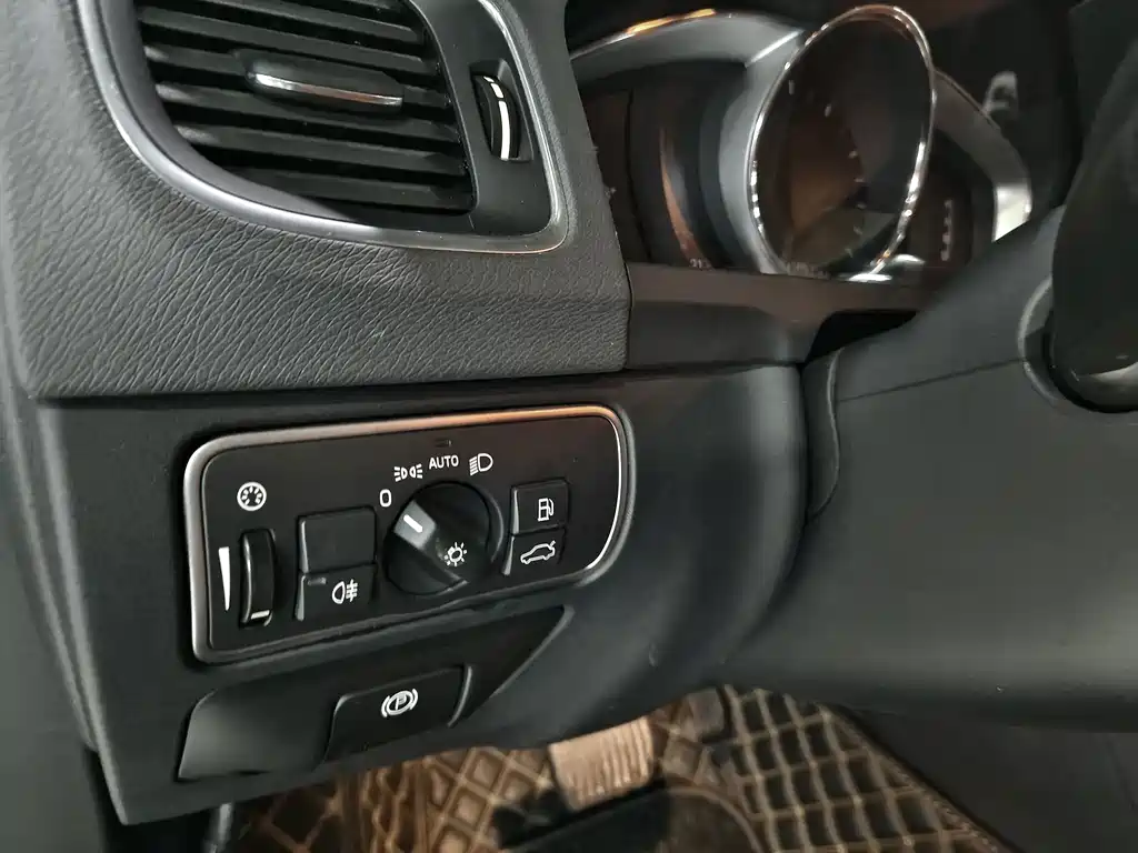 Volvo S60 — миниатюра 4