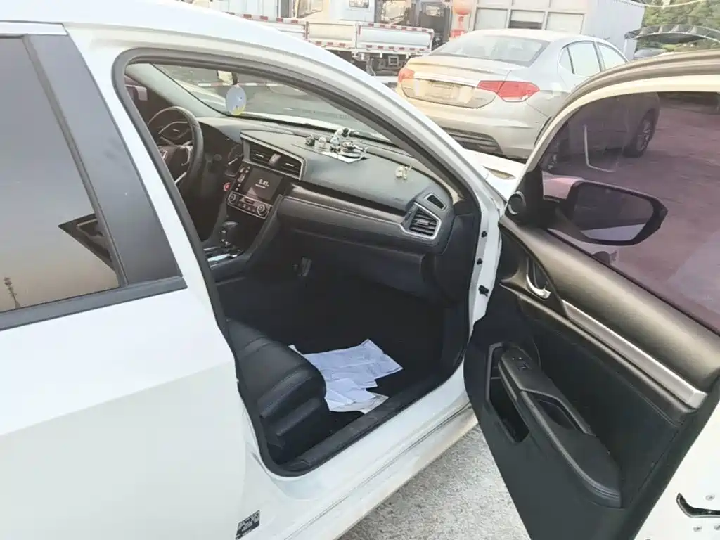 Honda Civic — миниатюра 9