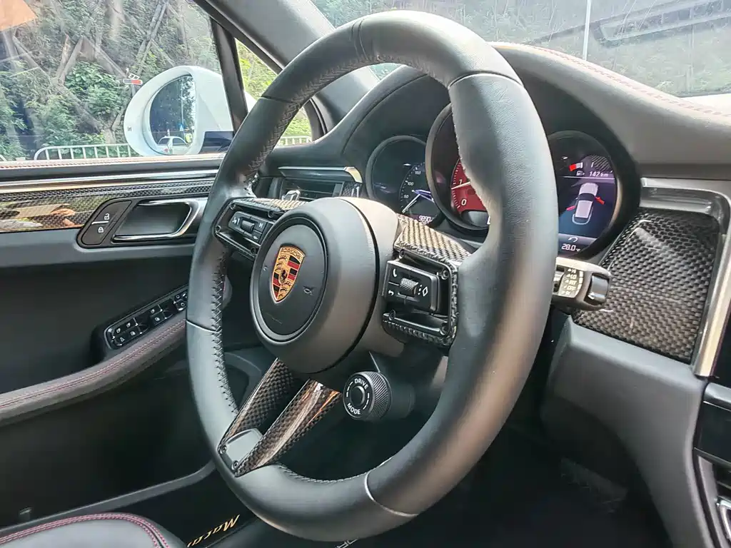 Porsche Macan — миниатюра 28