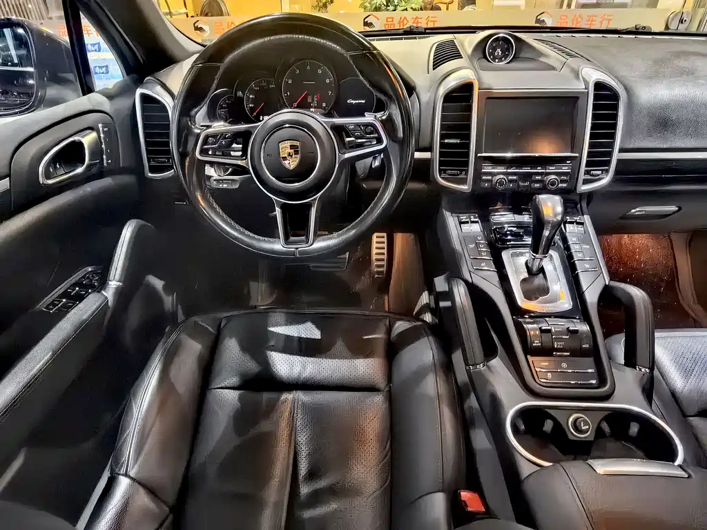 Porsche Cayenne — миниатюра 8