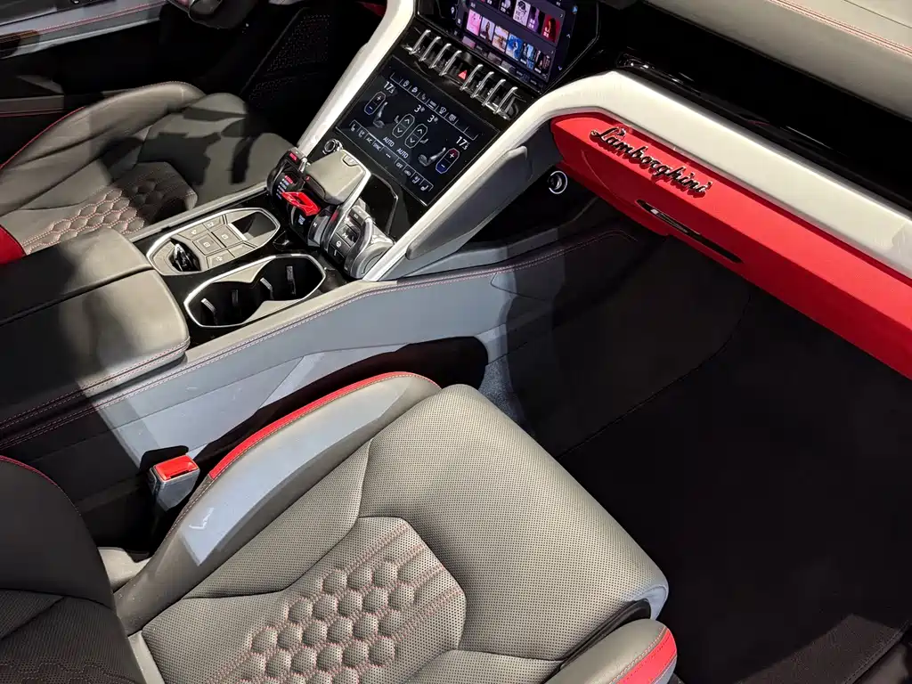 Lamborghini Urus — миниатюра 9