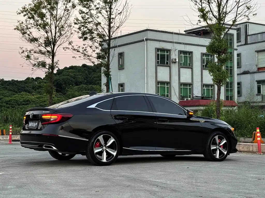 Honda Accord — миниатюра 9