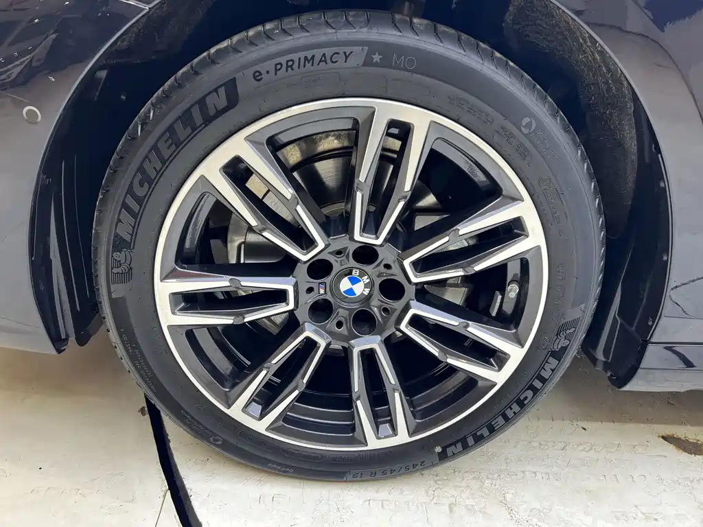 BMW 5 Series — миниатюра 19