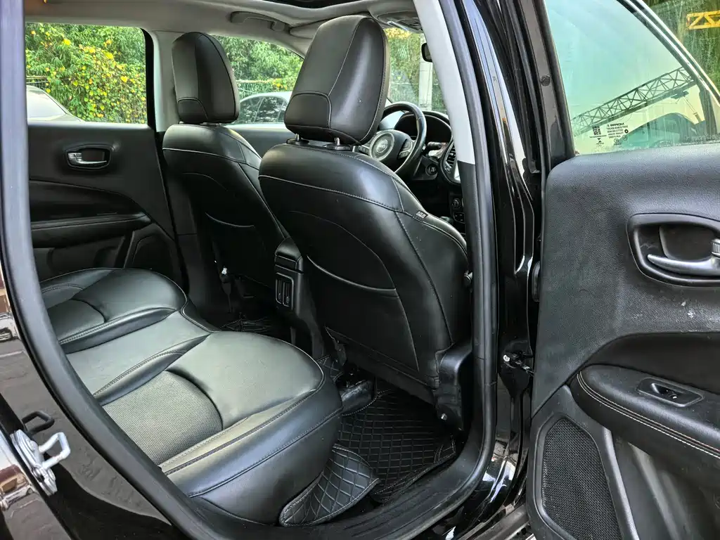 Jeep Compass — миниатюра 14