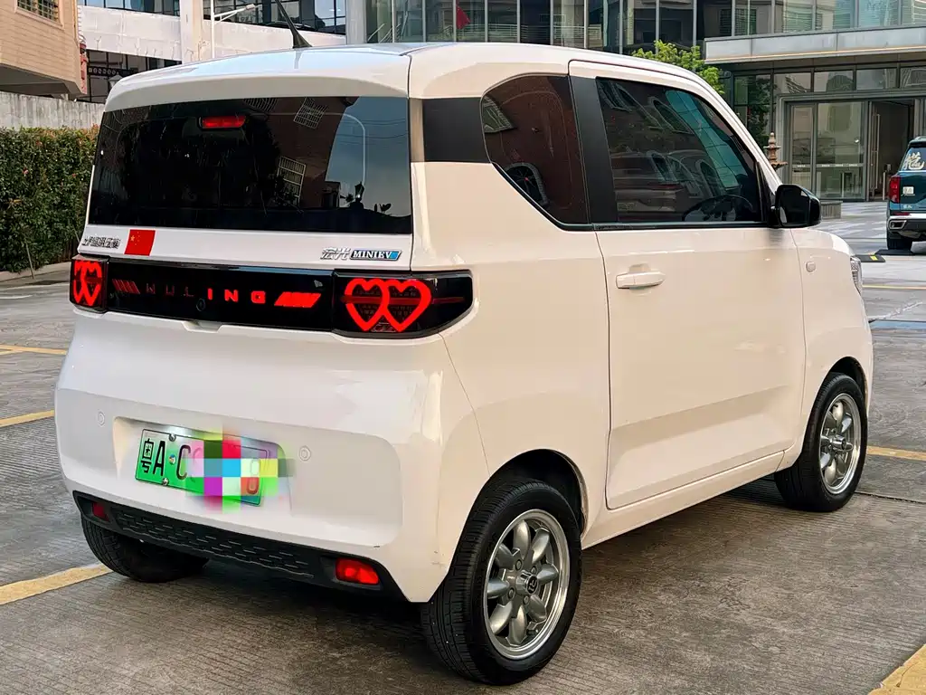Wuling MINIEV — миниатюра 4