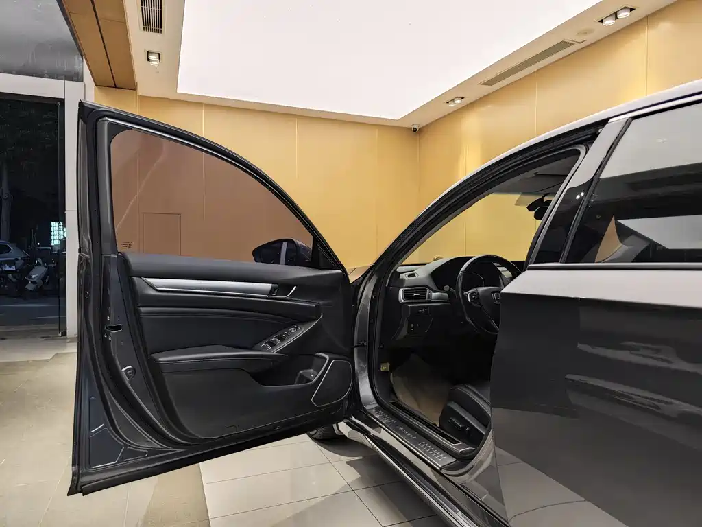 Honda Accord 2018 260TURBO Luxury VI