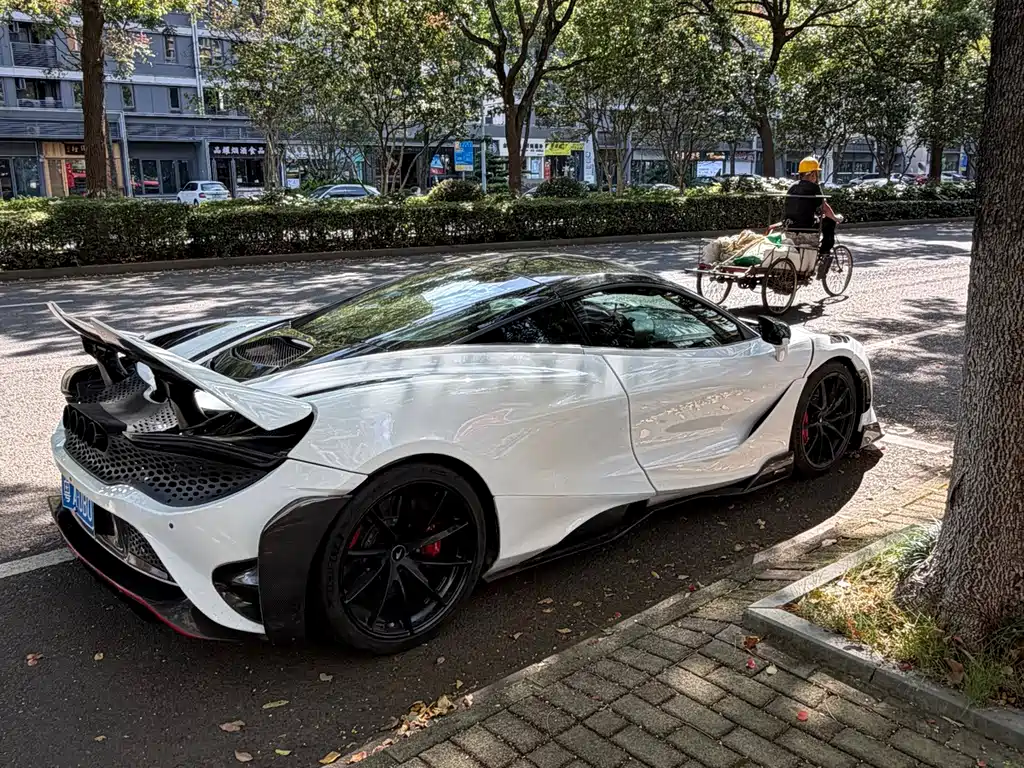 McLaren 720S — миниатюра 5