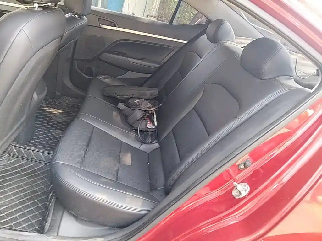 Hyundai Elantra — миниатюра 17