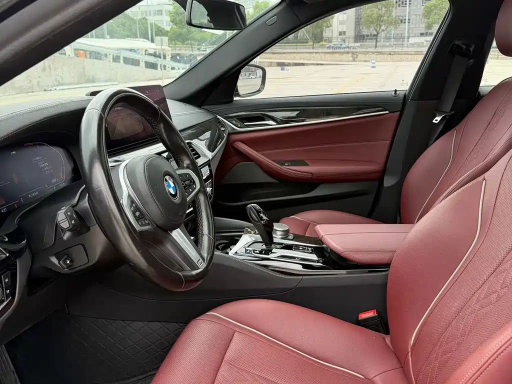 BMW 5 Series — миниатюра 4
