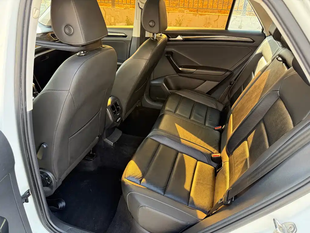 Volkswagen T-Roc — миниатюра 8