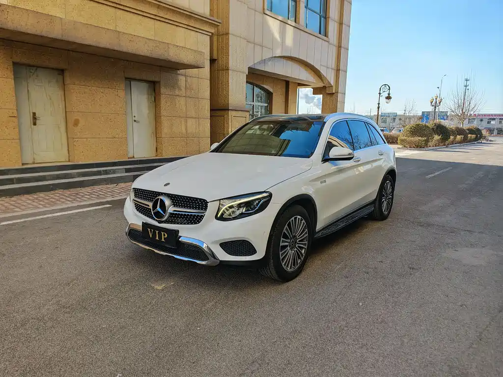 MERCEDES-BENZ GLC