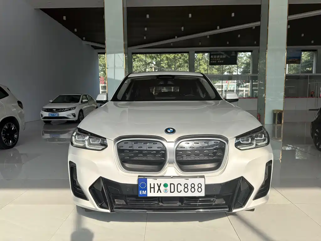 BMW iX3 2023