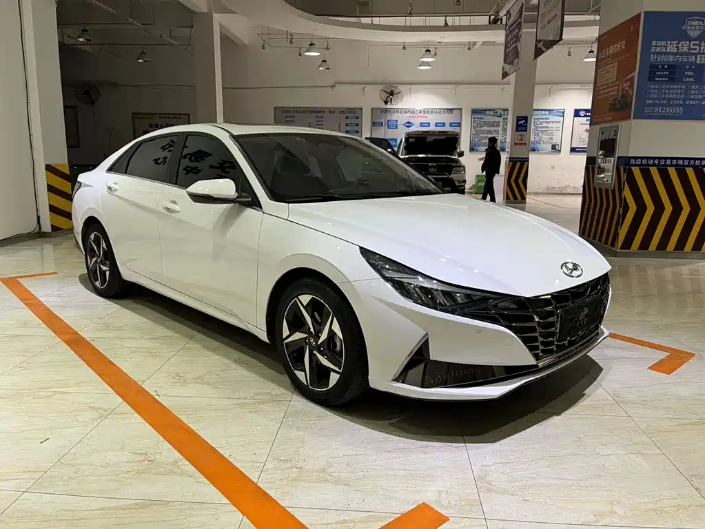 HYUNDAI ELANTRA