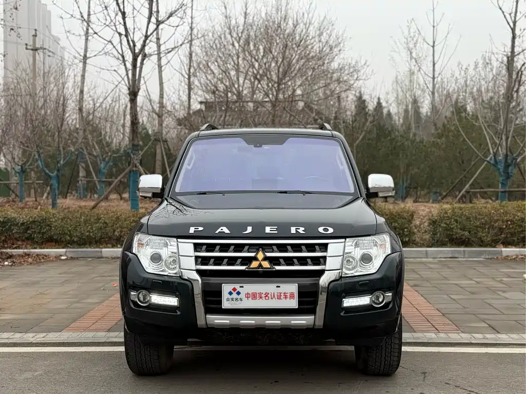 MITSUBISHI PAJERO