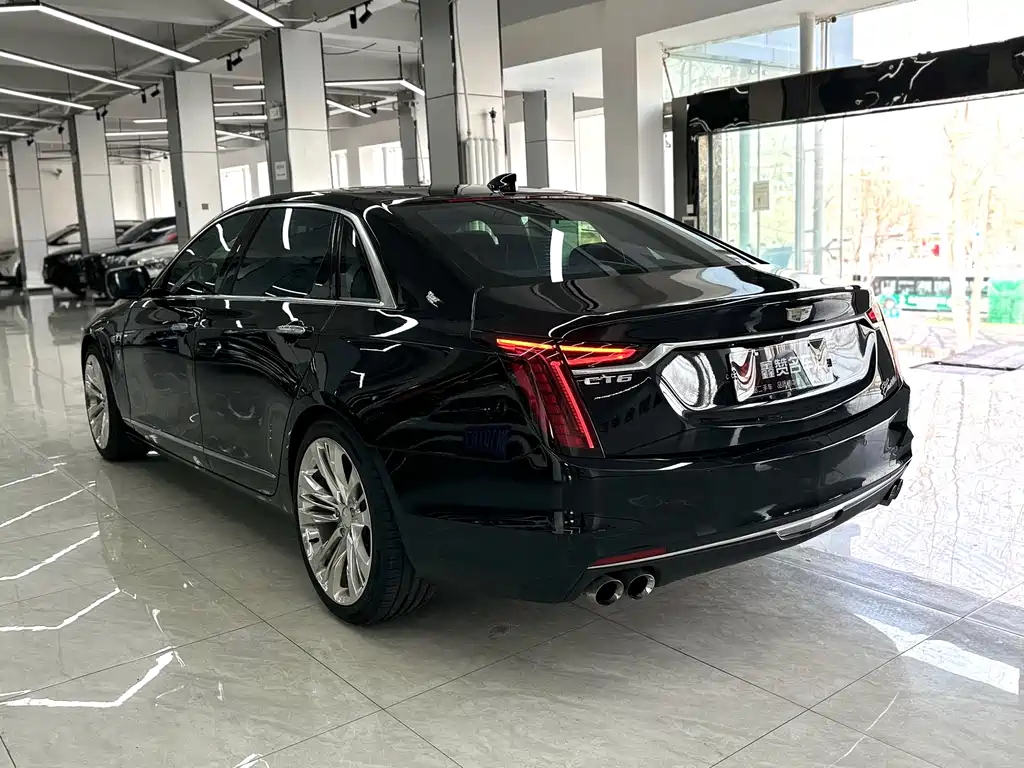 CADILLAC CT6