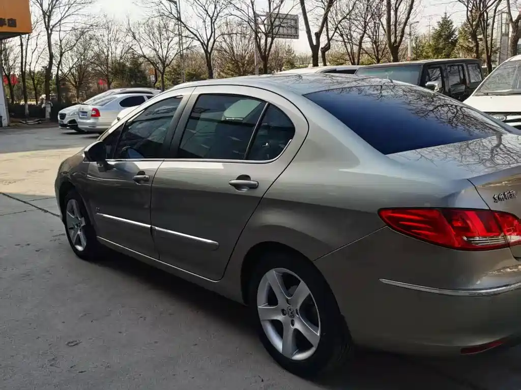 Peugeot 408 2010 2.0L AT Luxury