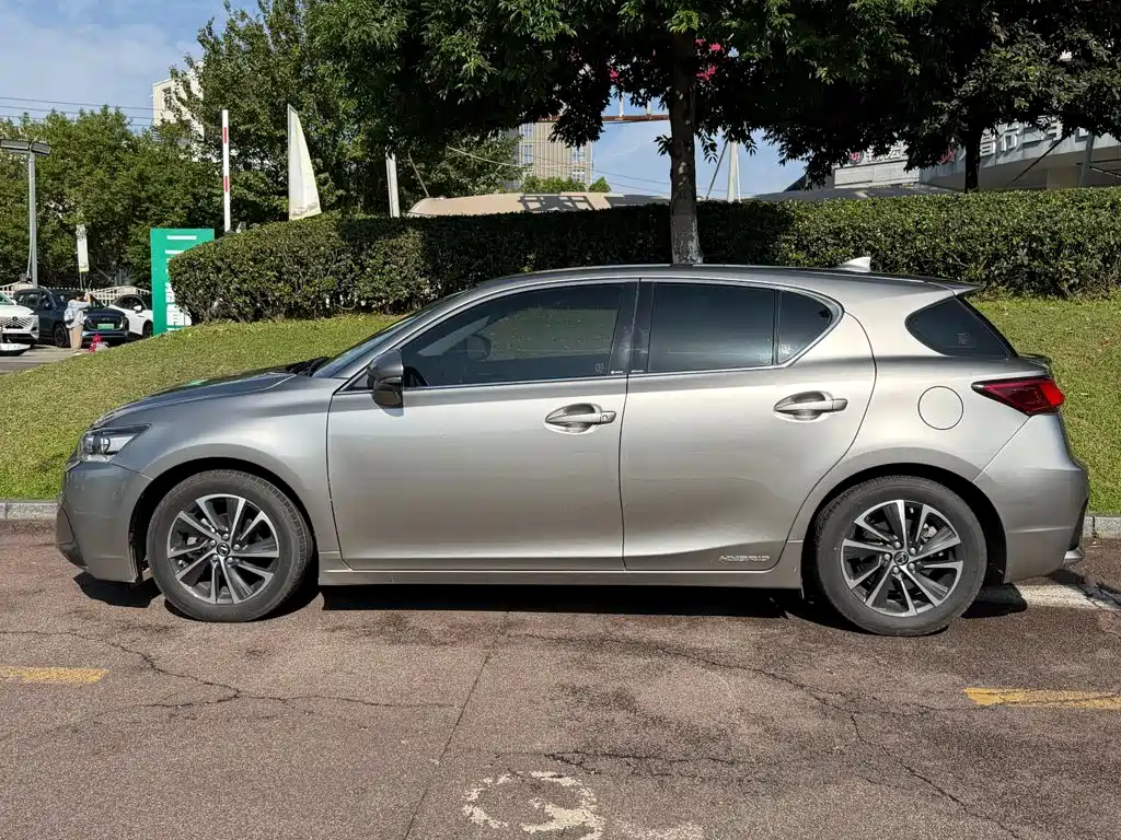 Lexus CT — миниатюра 3
