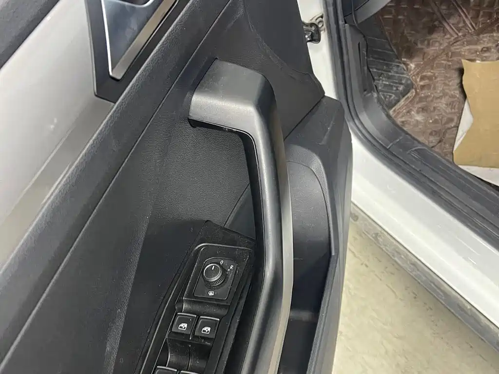 VOLKSWAGEN T ROC EXPLORING SONGS