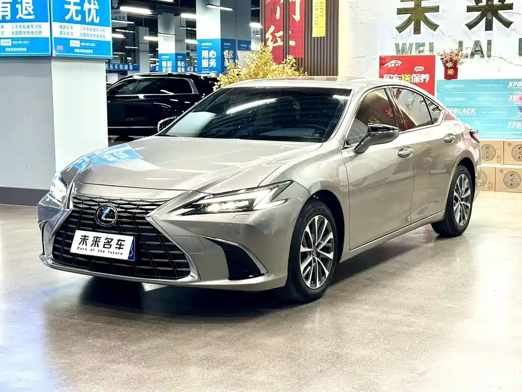 Lexus ES 2025