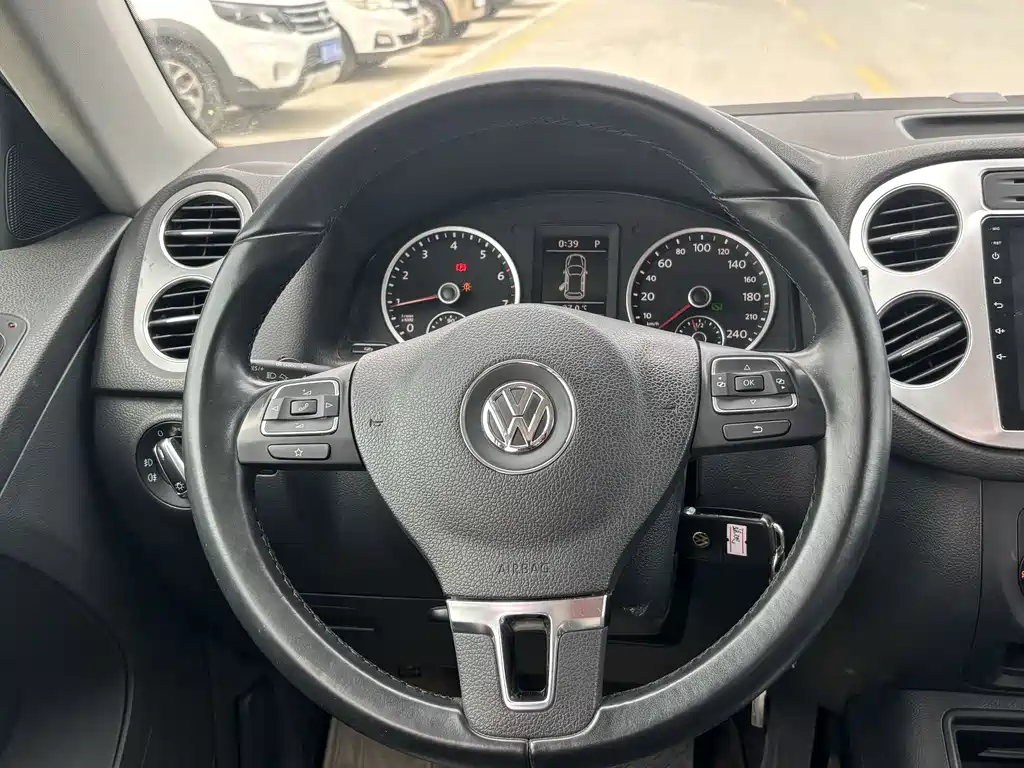 Volkswagen Tiguan — миниатюра 12