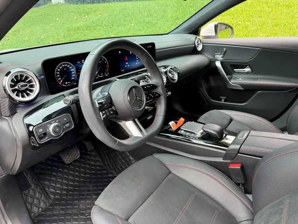 Mercedes-Benz A-Class — миниатюра 7