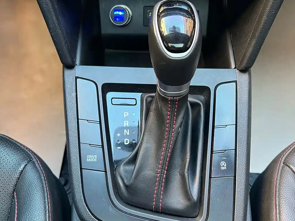 Hyundai Elantra — миниатюра 7