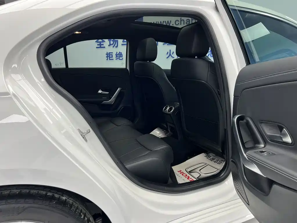 Mercedes-Benz A-Class Facelift A 180 L Sport Sedan, фото 10