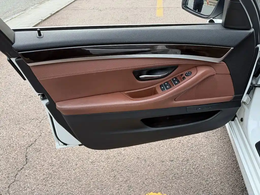 BMW 5 Series — миниатюра 6