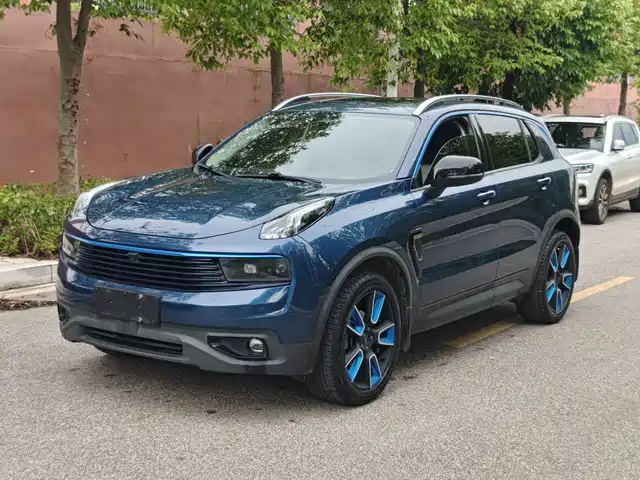 2019 Lynk & Co 01